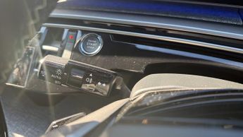 Peugeot 3008 SUV 1.2 HYBRID GT SUV 5dr Petrol Hybrid e-DSC6 Euro 6 (s/s) (136 ps)