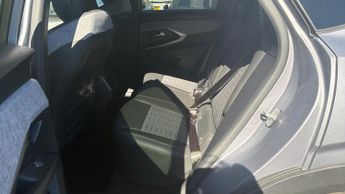 Peugeot 3008 SUV 1.2 HYBRID GT SUV 5dr Petrol Hybrid e-DSC6 Euro 6 (s/s) (136 ps)