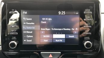 Toyota Yaris 1.5 VVT-h Icon Hatchback 5dr Petrol Hybrid E-CVT Euro 6 (s/s) (1