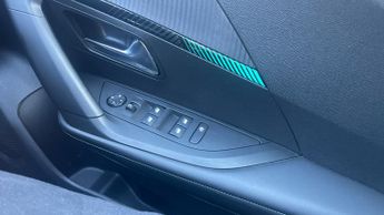Peugeot 2008 50kWh Allure SUV 5dr Electric Auto (136 ps)