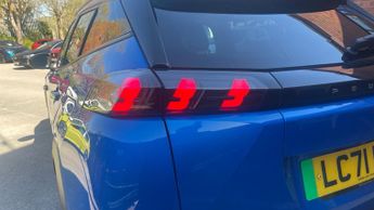 Peugeot 2008 50kWh Allure SUV 5dr Electric Auto (136 ps)