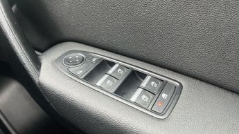 Renault Captur 1.6 E-TECH techno SUV 5dr Petrol Hybrid Auto Euro 6 (s/s) (145 p