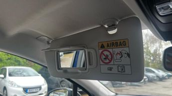 Renault Captur 1.6 E-TECH techno SUV 5dr Petrol Hybrid Auto Euro 6 (s/s) (145 p