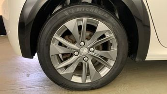 Peugeot 208 50kWh Allure Premium + Hatchback 5dr Electric Auto (7kW Charger)