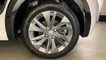 Peugeot 208 50kWh Allure Premium + Hatchback 5dr Electric Auto (7kW Charger)