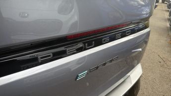 Peugeot 3008 73kWh GT SUV 5dr Electric Auto (210 ps)