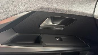 Peugeot 3008 SUV 1.2 GT SUV 5dr Petrol Hybrid e-DSC6 Euro 6 (s/s) (136 ps)