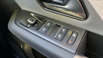 Vauxhall Grandland 1.2 Ultimate SUV 5dr Petrol Hybrid e-DCT Euro 6 (s/s) (136 ps)