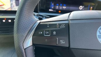 Vauxhall Grandland 1.2 Ultimate SUV 5dr Petrol Hybrid e-DCT Euro 6 (s/s) (136 ps)