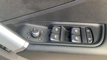 Audi Q2 1.5 TFSI CoD 35 S line SUV 5dr Petrol S Tronic Euro 6 (s/s) (150