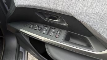 Peugeot 3008 73kWh GT SUV 5dr Electric Auto (210 ps)