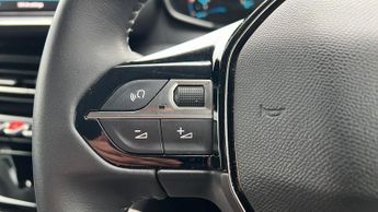 Peugeot 208 50kWh Allure Hatchback 5dr Electric Auto (136 ps)