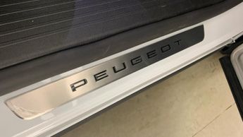 Peugeot 3008 73kWh GT SUV 5dr Electric Auto (210 ps)