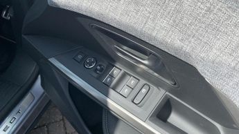 Peugeot 3008 73kWh GT SUV 5dr Electric Auto (210 ps)
