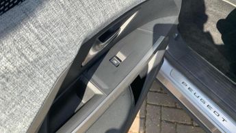 Peugeot 3008 73kWh GT SUV 5dr Electric Auto (210 ps)