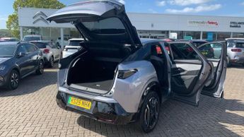 Peugeot 3008 73kWh GT SUV 5dr Electric Auto (210 ps)