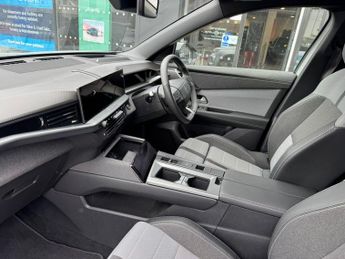 Vauxhall Grandland Electric 73kWh Ultimate SUV 5dr Electric Auto (213 ps)