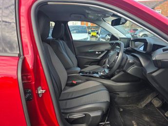 Peugeot 2008 50kWh Allure Premium SUV 5dr Electric Auto (136 ps)