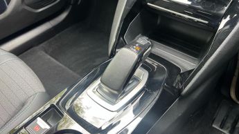 Peugeot 2008 50kWh Allure Premium SUV 5dr Electric Auto (136 ps)