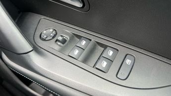 Peugeot 2008 50kWh Allure Premium SUV 5dr Electric Auto (136 ps)