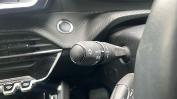 Peugeot 2008 50kWh Allure Premium SUV 5dr Electric Auto (136 ps)