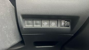 Peugeot 2008 50kWh Allure Premium SUV 5dr Electric Auto (136 ps)