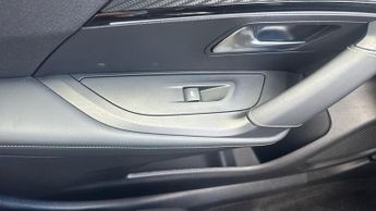 Peugeot 2008 54kWh First Edition SUV 5dr Electric Auto (11kW Charger) (156 ps