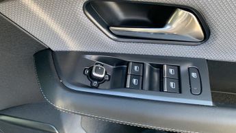 Vauxhall Grandland Electric 73kWh Ultimate SUV 5dr Electric Auto (213 ps)