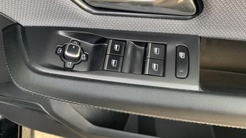 Vauxhall Grandland 1.2 Ultimate SUV 5dr Petrol Hybrid e-DCT Euro 6 (s/s) (136 ps)