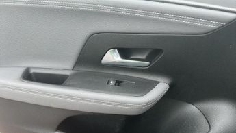 Vauxhall Mokka Electric 50kWh Elite Premium SUV 5dr Electric Auto (136 ps)