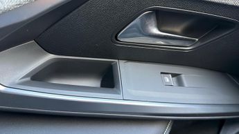 Peugeot 3008 73kWh GT SUV 5dr Electric Auto (210 ps)