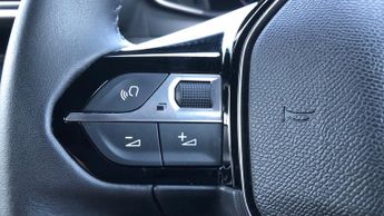 Peugeot 2008 50kWh Allure SUV 5dr Electric Auto (7kW Charger) (136 ps)