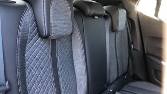 Peugeot 2008 50kWh Allure SUV 5dr Electric Auto (7kW Charger) (136 ps)