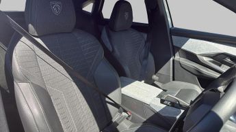 Peugeot 3008 73kWh GT SUV 5dr Electric Auto (210 ps)