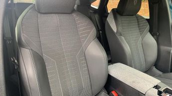 Peugeot 3008 73kWh GT SUV 5dr Electric Auto (210 ps)