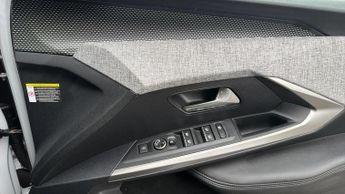 Peugeot 3008 73kWh GT SUV 5dr Electric Auto (210 ps)