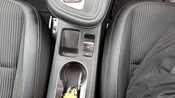 Renault Captur 1.6 E-TECH E-Tech engineered SUV 5dr Petrol Hybrid Auto Euro 6 (