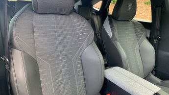 Peugeot 3008 73kWh GT SUV 5dr Electric Auto (210 ps)