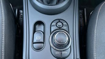 Mini Countryman 1.5 Cooper Classic SUV 5dr Petrol Steptronic Euro 6 (s/s) (136 p