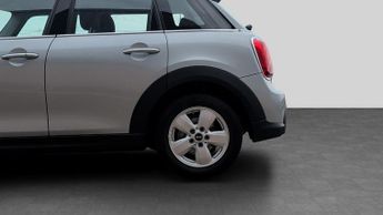 Mini Hatch 1.5 Cooper Classic Hatchback 5dr Petrol Steptronic Euro 6 (s/s) 