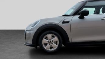 Mini Hatch 1.5 Cooper Classic Hatchback 5dr Petrol Steptronic Euro 6 (s/s) 