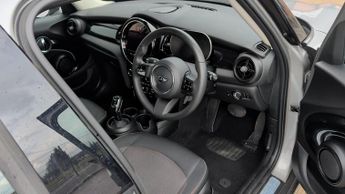 Mini Hatch 1.5 Cooper Classic Hatchback 5dr Petrol Steptronic Euro 6 (s/s) 