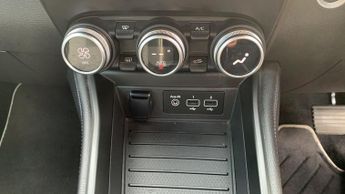 Renault Zoe R135 52kWh Iconic Hatchback 5dr Electric Auto (i) (134 bhp)