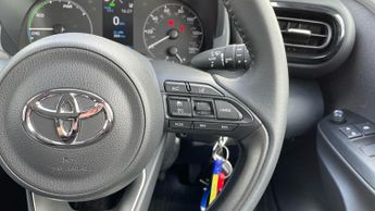 Toyota Yaris 1.5 VVT-h Icon Hatchback 5dr Petrol Hybrid E-CVT Euro 6 (s/s) (1