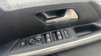 Peugeot 3008 SUV 1.2 Allure SUV 5dr Petrol Hybrid e-DSC6 Euro 6 (s/s) (136 ps)