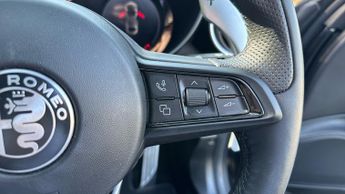Alfa Romeo Giulia 2.0T Sprint Saloon 4dr Petrol Auto Euro 6 (s/s) (280 ps)