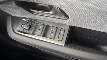 Vauxhall Grandland Electric 73kWh Ultimate SUV 5dr Electric Auto (213 ps)