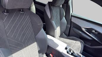 Peugeot 5008 73kWh GT SUV 5dr Electric Auto (210 ps)
