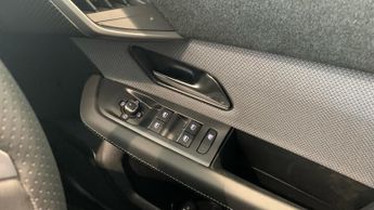 Vauxhall Grandland 1.2 Ultimate SUV 5dr Petrol Hybrid e-DCT Euro 6 (s/s) (136 ps)