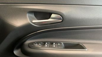Alfa Romeo Junior 54kWh Elettrica Speciale SUV 5dr Electric Auto (156 ps)